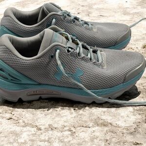 Under Armour Light Blue & Gray Women’s Sneakers Size 9 USED